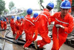 戰(zhàn)高溫、斗酷暑”服務(wù)政府重點(diǎn)民生工程建設(shè)