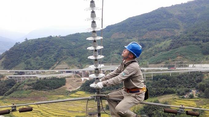 高空線路秋檢 確?？煽抗╇? /></a>
				<span>高空線路秋檢 確?？煽抗╇?/span>
			</li>
			<li>
				<a href=