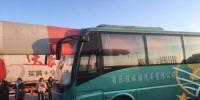 吉林市一風(fēng)力發(fā)電扇葉穿進(jìn)大客車(chē) 目擊者稱(chēng)無(wú)人受傷