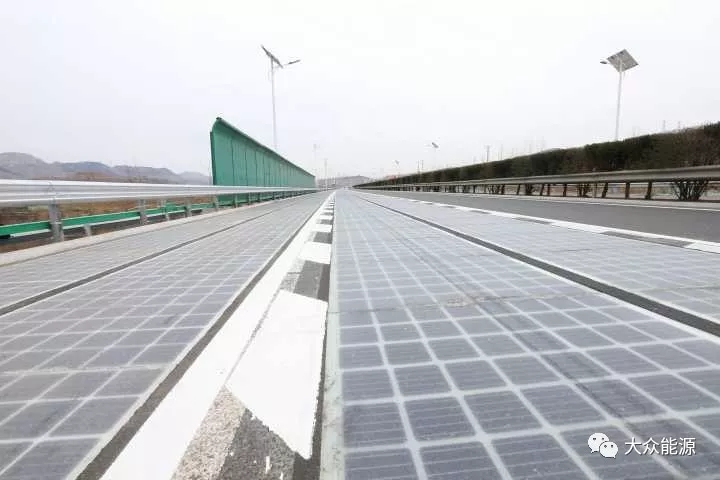 漲知識！高速公路上汽車怎么邊跑邊？