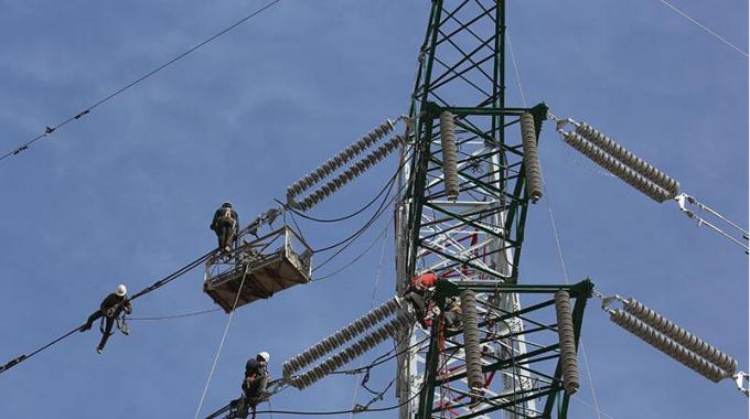 山西晉北--江蘇南京±800千伏特高壓直流輸電線路工程（冀1標(biāo)段）組塔施工有序進行