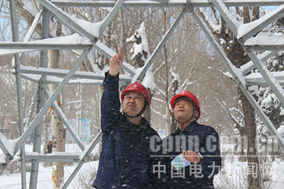白山供電:冒雪特巡