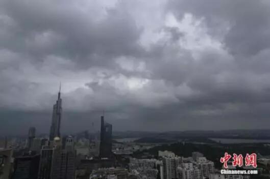 多個(gè)預(yù)警齊發(fā) 三臺(tái)風(fēng)海上共舞 強(qiáng)降雨將覆蓋我國(guó)六大流域