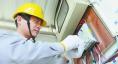 　　1假期中，做好家里的電路檢修工作。檢查室內(nèi)電氣線路有無老化、短路、漏電等情況，確保漏電保護器是正常工作狀態(tài)，且漏電保護器安全可靠，對于老化嚴重的電線應及時更換。