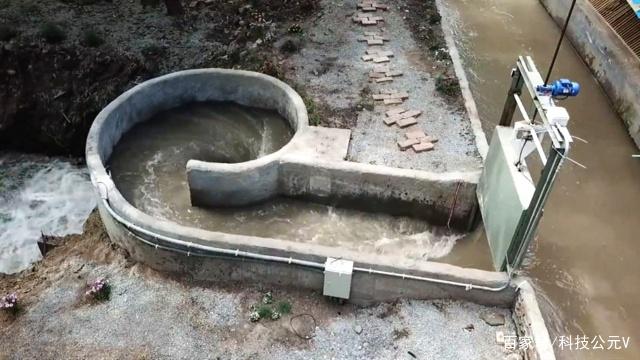 小型發(fā)電機，放到河里就有免費的電，一天產(chǎn)的電夠60戶人家用