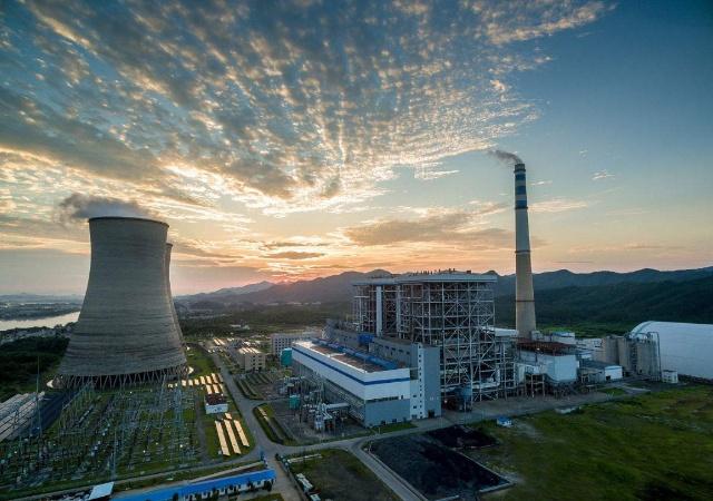 我國的火電廠燃燒一噸的煤礦，能產(chǎn)生多少電量？
